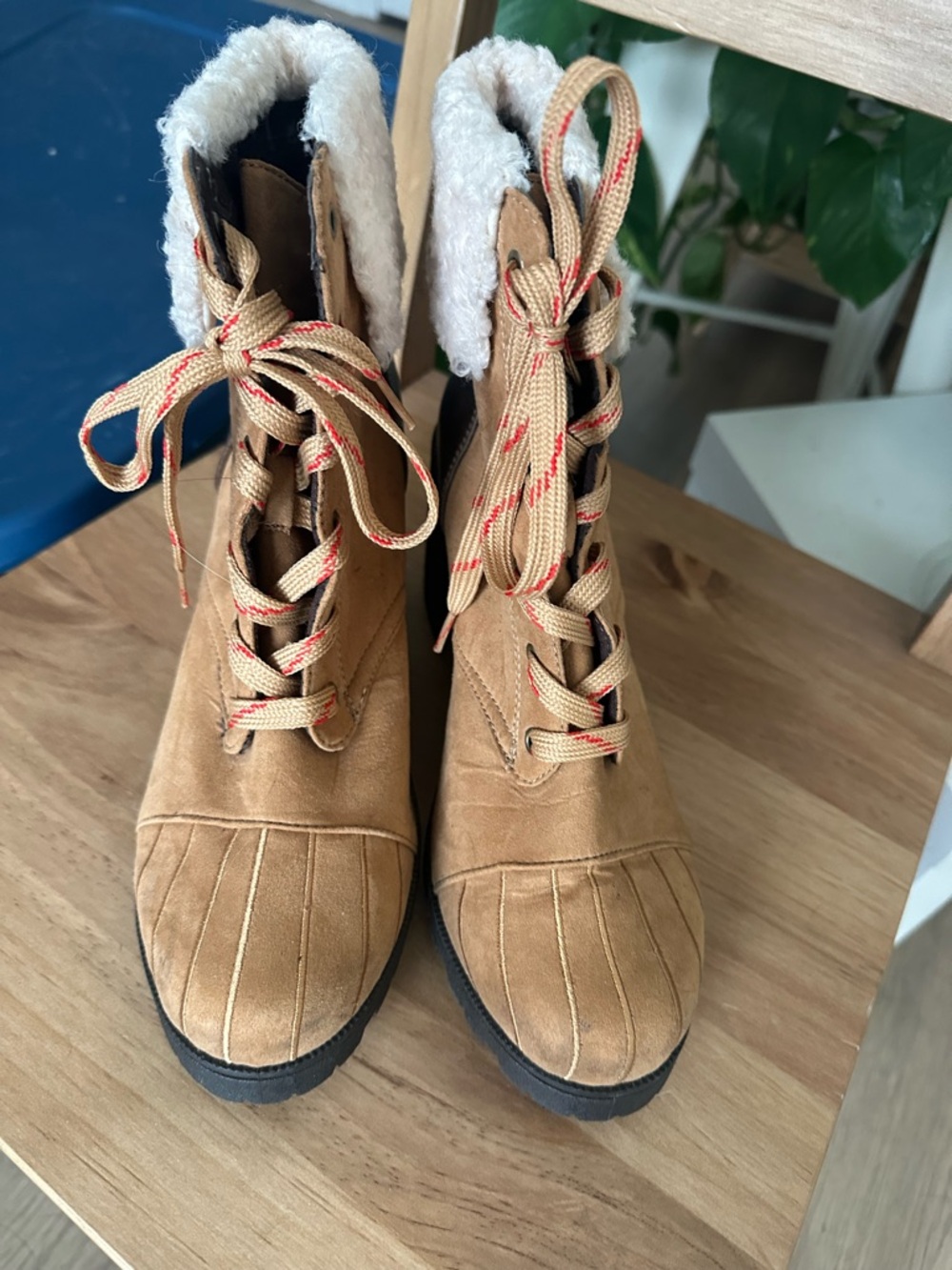 Tan Sherpa-Lined Lace-Up Women's Boots